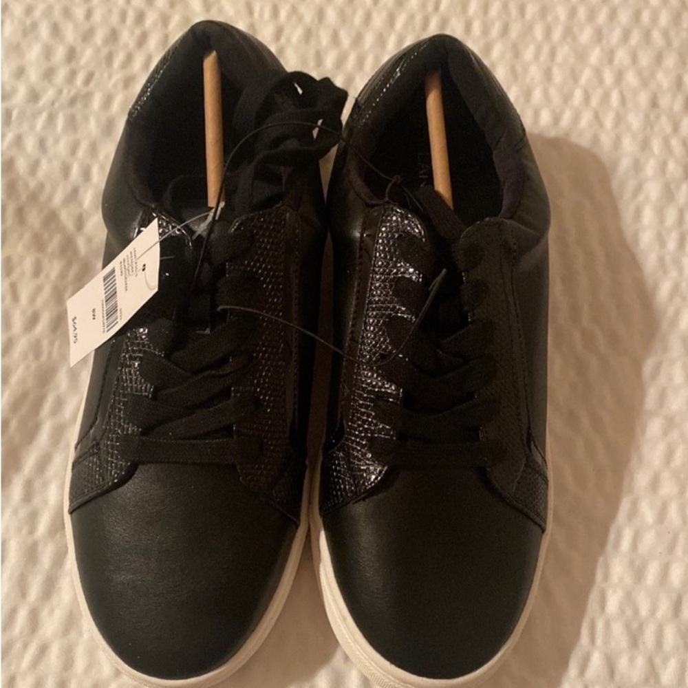 NWT-Lane Bryan Black and White Tennis Shoes